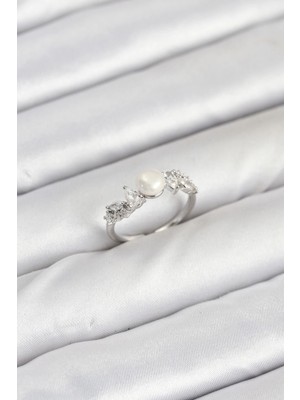 Belle Fusion Mey Ithalat® Pirinç Gümüş Renk Zirkon Taşlı Incili Model Kadın Yüzük