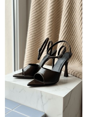 Divolya Perilla Kahverengi Kırışık Rugan (8 Cm) Sivri Burun Topuklu Ayakkabı