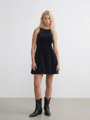 Lc Waikiki Yeni Sezon Halter Yaka A Kesim Kadife Mini Elbise