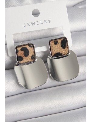 DS LLC Pirinç Gümüş Renk Kare Plaka Leopar Desenli Kadın Küpe DSLLC-3245YU5