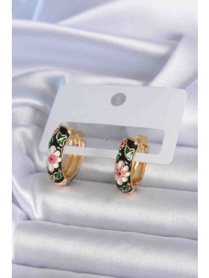 Butik Ayvitrin Pirinç Gold Renk  Renk Çiçek Işleme Detay Kadın Küpe