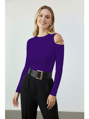 Modi Green Omuz Dekolteli Zincir Detaylı Kaşkorse Bluz - Mor