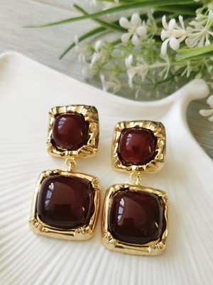 Halley Concept Kırmızı Taşlı Gold Detaylı Sallantılı Küpe