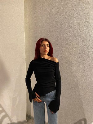 Lustrin Kol ve Omuz Detaylı Bluz
