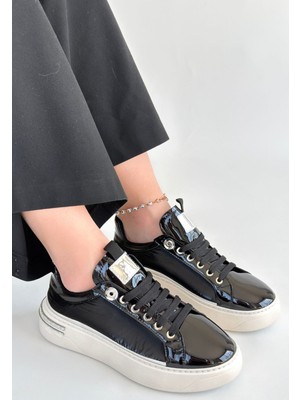 Karahanbey Hley Siyah Rugan Paraşüt Detaylı Bağcıklı Spor Ayakkabı - Lisinya