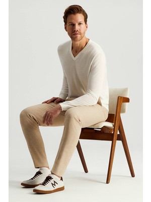 Hemington Ultrafine Merino Yünü V Yaka Beyaz Triko