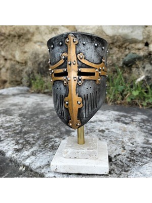 Keematee Tasarım Dekoratif Motifli Haçlı Şövalye Miğferi Obje Biblo