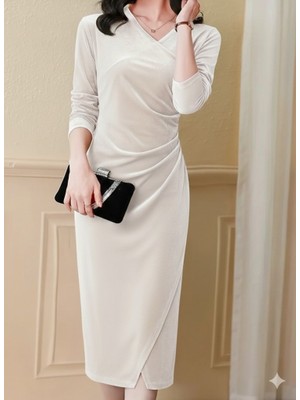 Drgy Kadın Uzun Kollu Kruvaze Yakalı Yandan Büzgülü Önden Çapraz Detaylı Midi Kadife Elbise