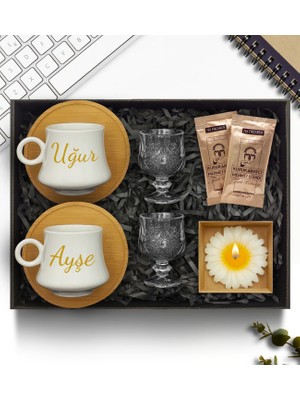 As Gift Kişiye Özel Bambu Tabaklı Beyaz Porselen Fincan Takımı & Kahve Yanı Cam Su Bardağı & Mum & Mehmet Efendi Türk Kahvesi Hediye Seti