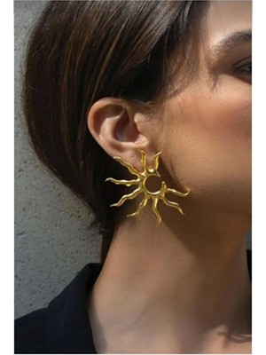 Girift Vintage Yean Güneş Figürlü Gold Küpe