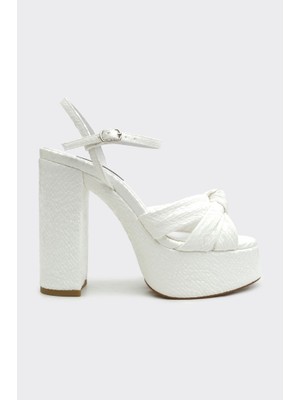 Derinet Platformlu Kalın Topuk Bilekten Bantlı Kadın Ayakkabı