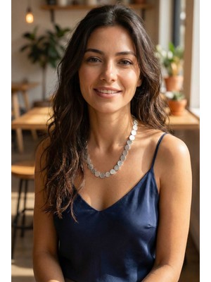 Azrlya Yuvarlak Plaka Model Gümüş Renk Kadın Kolye - Lisinya