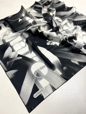 Cacharel Tivil Ipek Eşarp 8508313 - 911 Siyah-Gri Slogan Desen