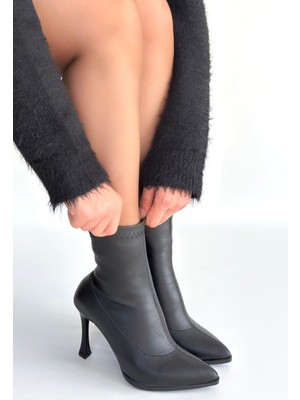 Azrlya Orjen Siyah Cilt Streç Topuklu Bot - Lisinya