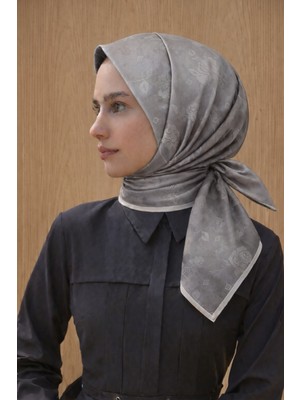 Aker Jakarlı Sura Ipek Eşarp 7208403 - 372 Koyu Gri Simli Çiçek Desen