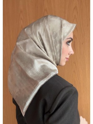 Aker Jakarlı Sura Ipek Eşarp 7208405 - 331 SYR52629 Krem Gümüş Simli Desen