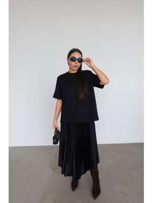 Özge Özgenç Tshirt Detaylı Ince Askılı Pileli Elbise