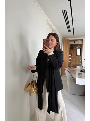 Özge Özgenç Ince Çizgili Şallı Ceket