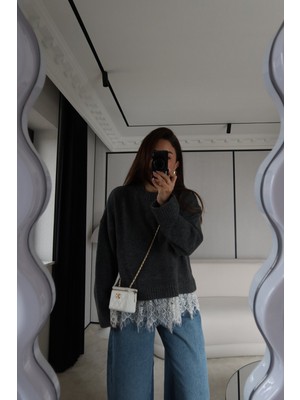 Özge Özgenç Etek Ucu Dantelli Basic Kazak