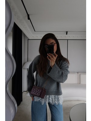 Özge Özgenç Etek Ucu Dantelli Basic Kazak