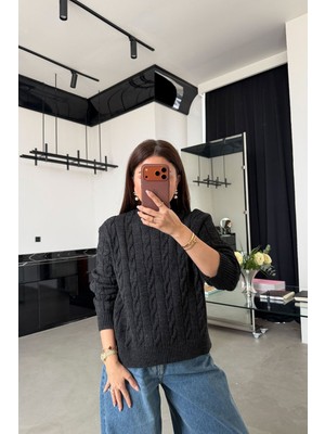 Özge Özgenç Saç Örgülü Kazak