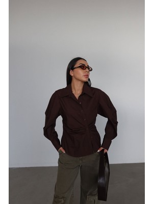 Özge Özgenç Beli Büzgülü Altı Oval Kesim Gömlek