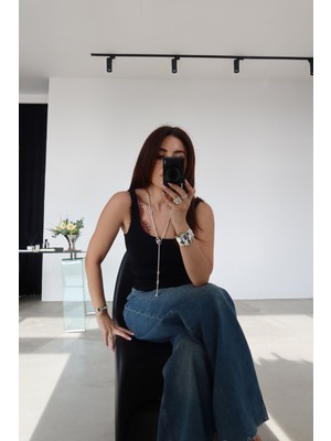 Özge Özgenç Kendinden Fitilli Askılı Atlet