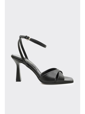 Derinet Bilekten Bantlı Burnu Açık Kadın Abiye Ayakkabı