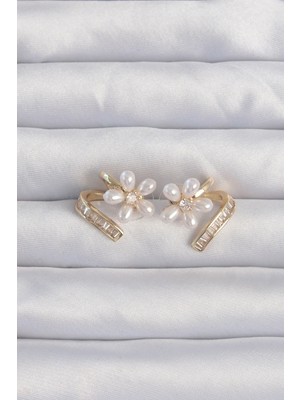 İsmiyle Al Pirinç Gold Renk Zirkon Taşlı Kıvrımlı Inci Çiçek Küpe