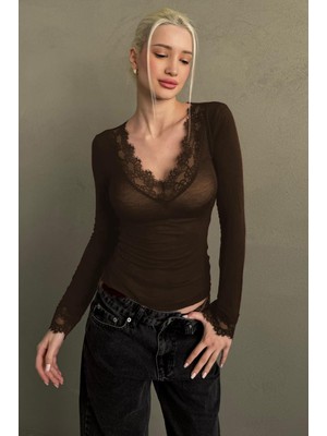 Madmext Kahverengi V Yaka Dantelli Transparan Kadın Bluz MG2662
