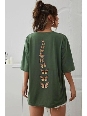 Trendseninle Kadın Haki Dikey Kelebekler Baskılı Oversize Tişört