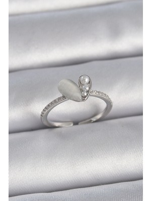 İsmiyle Al Pirinç Gümüş Renk Ayarlanabilir Zirkon Taşlı Incili Beyaz Mineli Kalp Model Kadın Yüzük