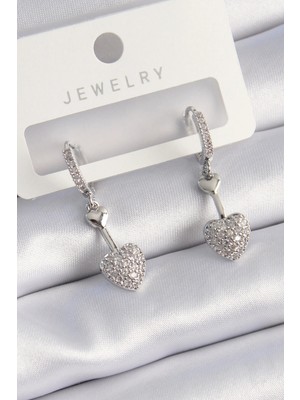 İsmiyle Al Pirinç Gümüş Renk Zirkon Taşlı Sallantı Kalp Model Kadın Küpe