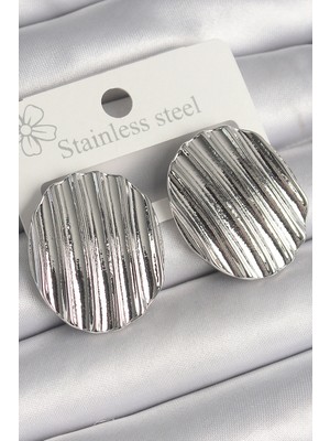 İsmiyle Al Pirinç Gümüş Renk Sallantı Işlemeli Daire Plaka Model Kadın Küpe