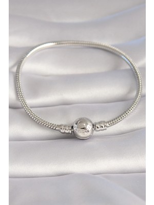 İsmiyle Al Pirinç Gümüş Renk Işleme Detay Charm Model Kadın Bileklik