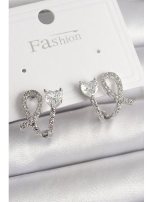 İsmiyle Al Pirinç Gümüş Renk Düğüm Model Zirkon Taşlı Kalp Detay Kadın Küpe