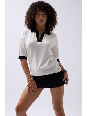 Indispensablely V Yaka Dokulu T-Shirt