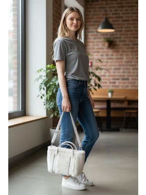 Yigitemirbags Beyaz Peluş Kadın Askılı Çanta