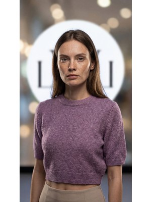 Lwl Kadın Lila Crop Triko Bluz – Kısa Kollu, Yuvarlak Yaka, Yumuşak Dokulu Şık Üst