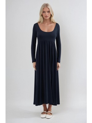 Lijuri Derin Yakalı ve Yırtmaçlı Modal Kumaş Elbise 2033