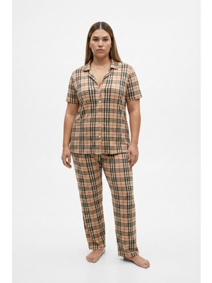 Şuranur Kadın Milan Kumaş Önü Düğmeli Mevsimlik Kısa Kol Pijama Takımı