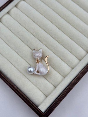 Luseda İthal İnci Detaylı Beyaz Kedi Broş