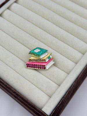 Luseda İthal Renkli Taş Detaylı Kitap Figürlü Broş