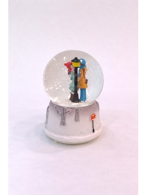 Zeflazerhediyelik Kişiye Özel Kış Aşkı Sokak Lambası Altında Çift Figürlü Kar Küresi (Orta Boy)