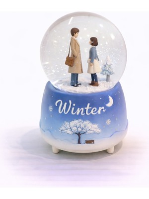 Zeflazerhediyelik Kişiye Özel Winter Temalı Romantik Çift Kar Küresi – Dekoratif Işıklı Biblo (Büyük Boy)