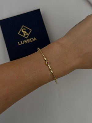 Luseda Pembe Taş Detaylı İnce Top Tasarımlı Gold Ayarlanabilir Bileklik