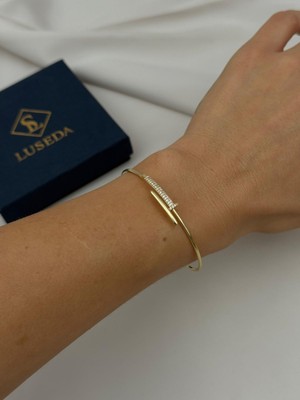 Luseda İnce Çivi Detaylı Taş İşlemeli Ayarlanabilir Bileklik