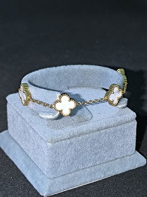 Beyaz Mineli Yonca Bileklik