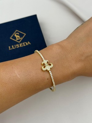 Luseda VIP Zambak Motifli Taş Detaylı Gold Kelepçe Bileklik