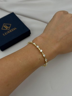 Luseda Taş Detaylı Yaylı Kelepçe Bileklik